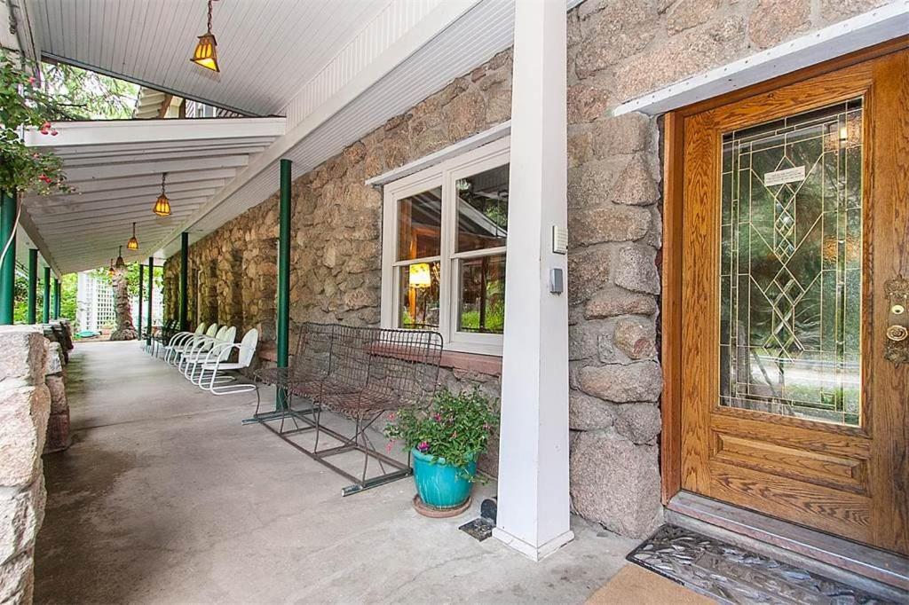 Alps Boulder Canyon Inn Экстерьер фото